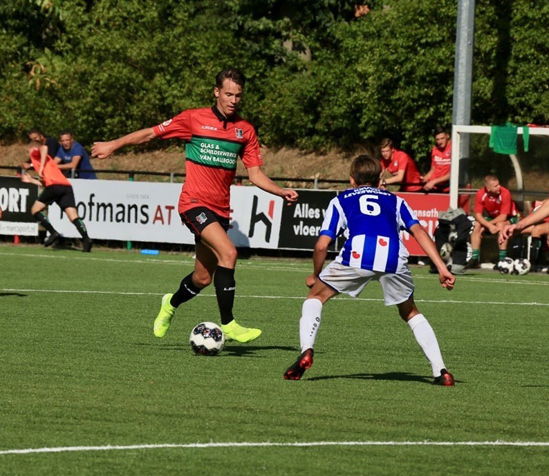 Jordy Ruizendaal in actie in het tenue van N.E.C.