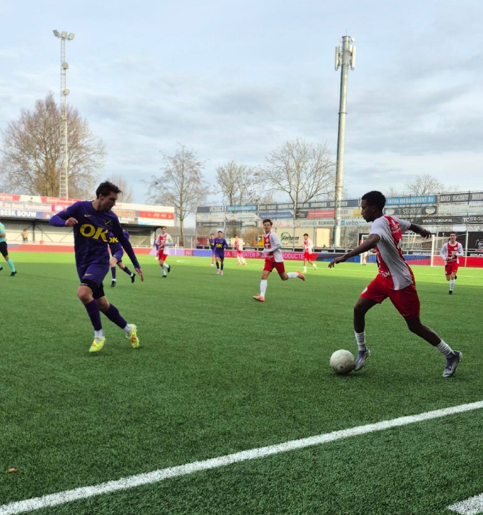 Gello Roberto met zijn kenmerkende dribbel