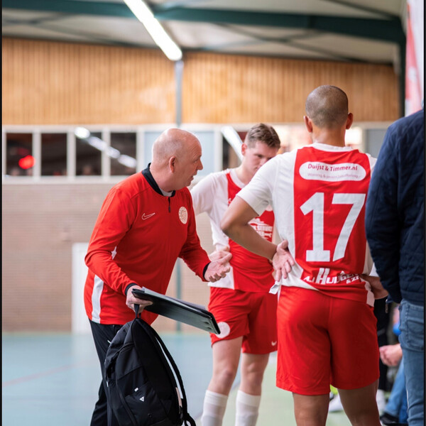 Futsal 1 handhaaft zich ondanks nipte nederlaag bij de koploper