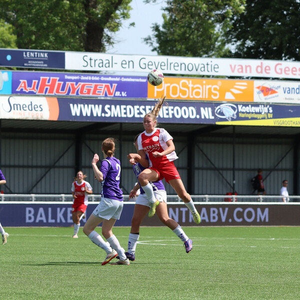 Seizoensafsluiter met een afscheid en drie debutanten voor Vrouwen 1