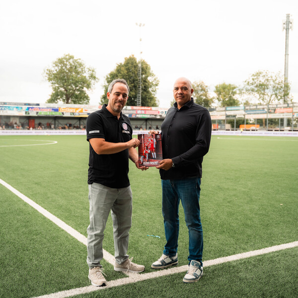 Presentatiegids officieel uitgereikt tijdens Open Dag