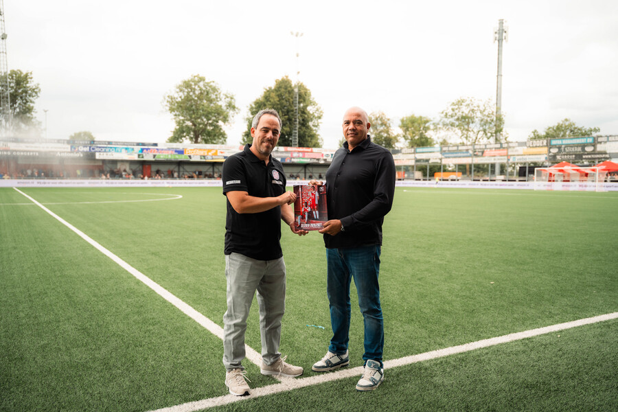 Presentatiegids officieel uitgereikt tijdens Open Dag