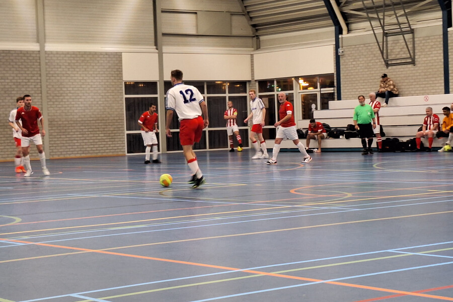 Zaal 1 wint eenvoudig van ZVVN 77
