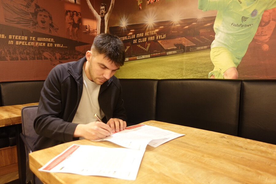 Topverdediger Aleksandar Bjelica per direct naar IJsselmeervogels