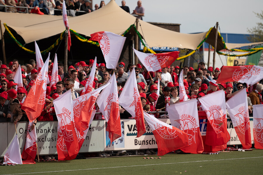 Kampioenschap minstens twee weken uitgesteld na gelijkspel in Huizen