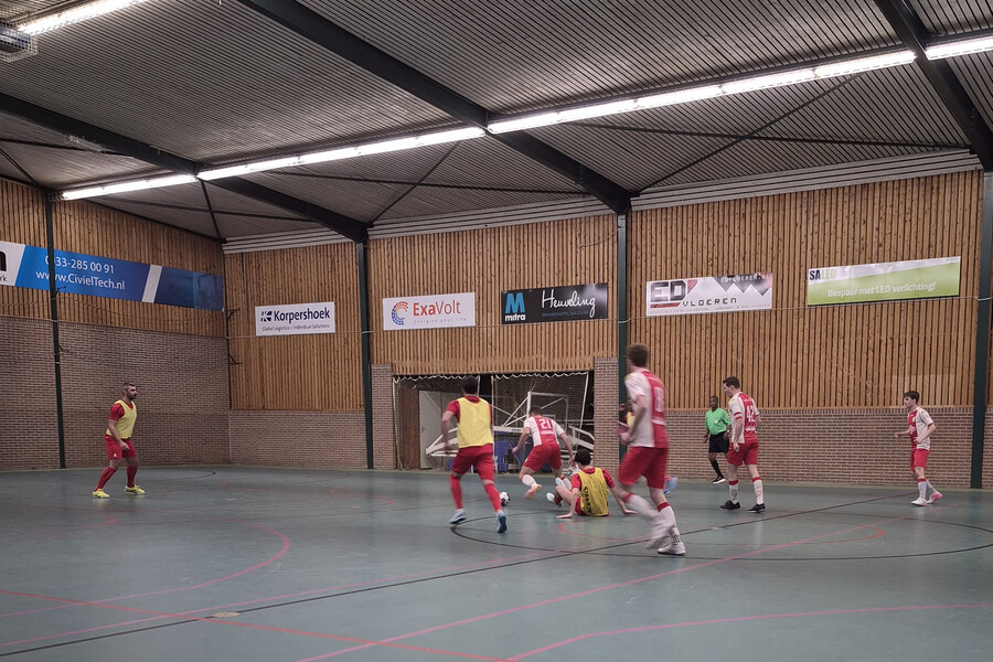 Futsal 1 imponeert en walst over Legmeervogels heen