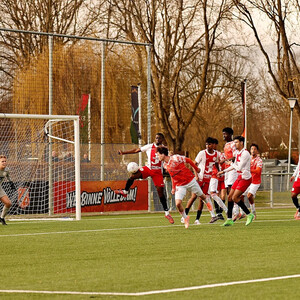 O21 afgetroefd door sterk Volendam