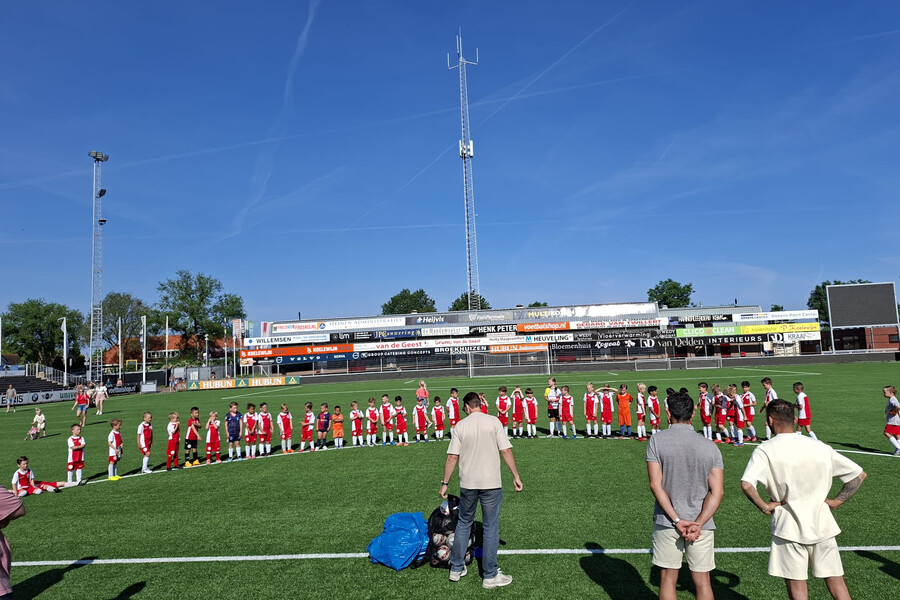 Kleine Rooie Vogels verrast met Skill Ball
