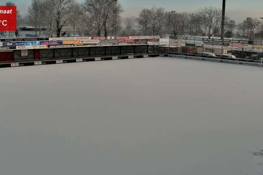 Velden gesloten door sneeuw en vorst
