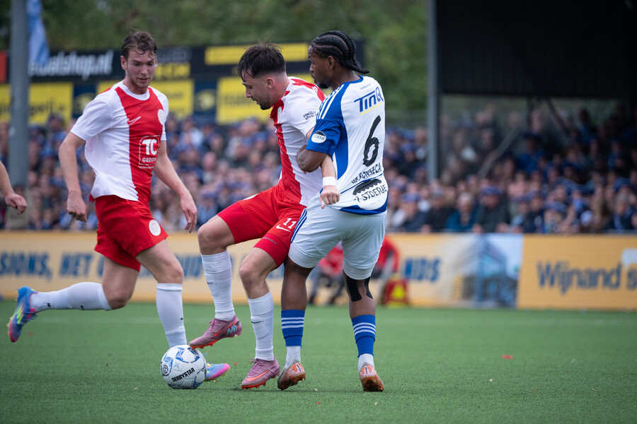 Spakenburgse derby een prooi voor de blauwen