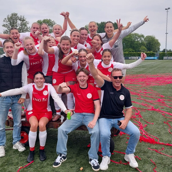 Vrouwen 2 opnieuw kampioen na spannende seizoensfinale!