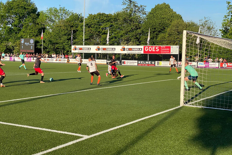 Kampioen IJsselmeervogels laat degradant langszij komen
