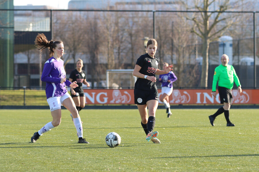 Valse herstart voor Vrouwen 1