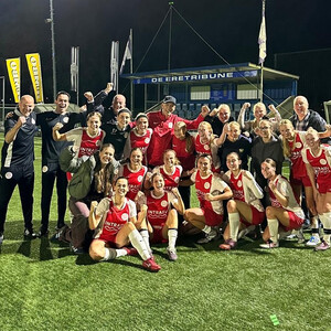 Vrouwen 1 met doelpuntrijke zege naar achtste finale