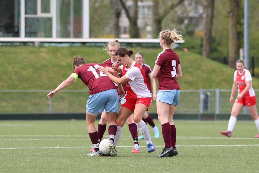 Sterke eerste helft legt basis voor zege van Vrouwen 1